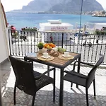 Front Bliss Mondello Lägenhet *