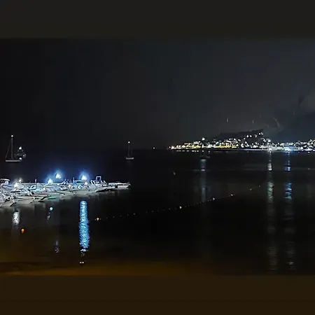 Front Bliss Mondello * 巴勒莫